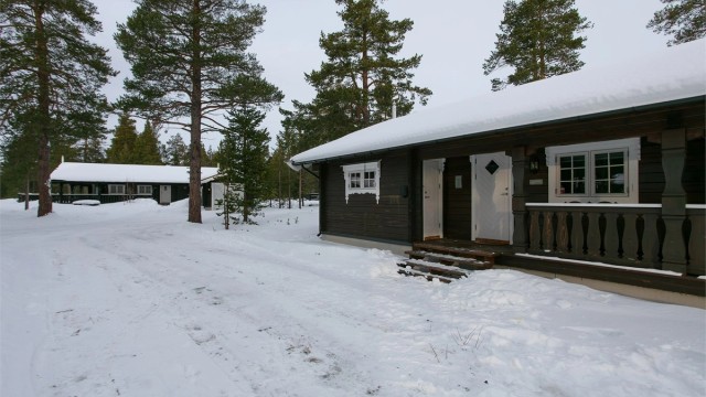 Fasade og inngangsparti
Det er montert el-bil lader på hyttevegg