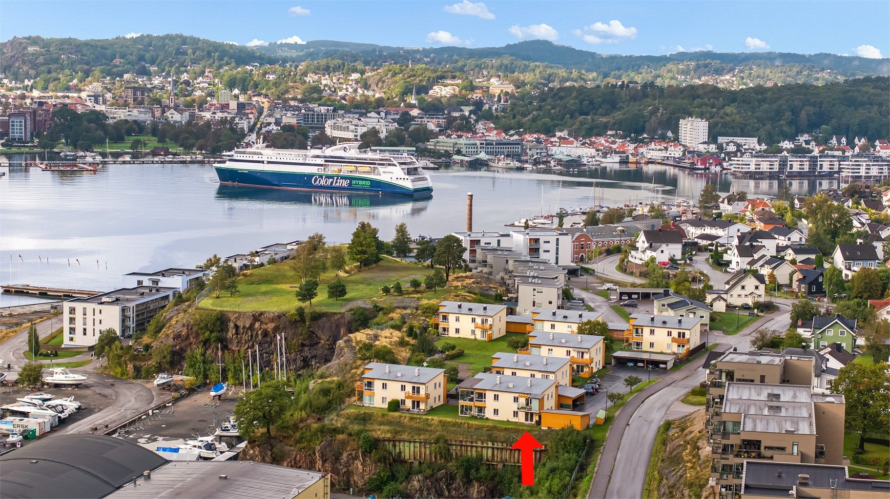 Langestrand er et populært boligområde cirka 2,5 km fra Sandefjord sentrum. Her er det kort vei til fantastisk friarealer, lekeplass, samt nærhet til barnehager og Skagerak internasjonale skole. 