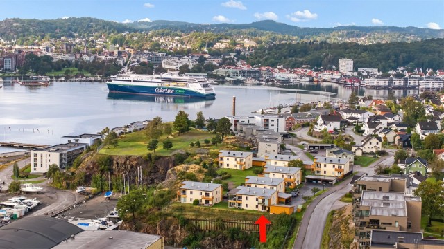 Langestrand er et populært boligområde cirka 2,5 km fra Sandefjord sentrum. Her er det kort vei til fantastisk friarealer, lekeplass, samt nærhet til barnehager og Skagerak internasjonale skole.