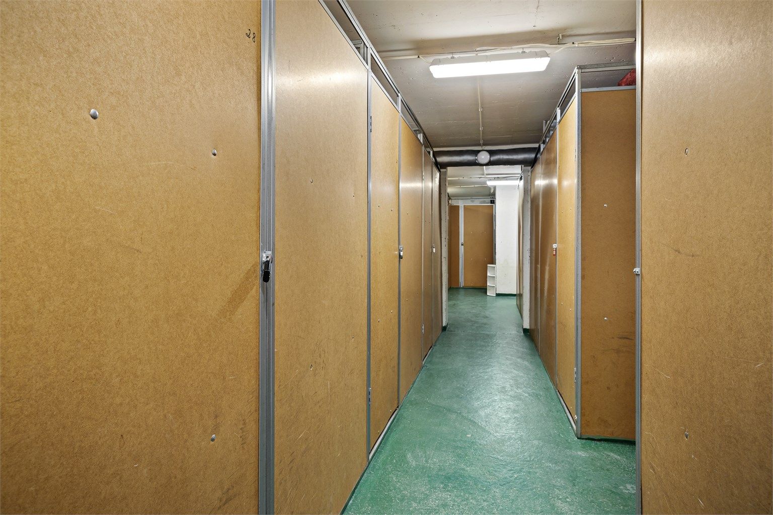 Leiligheten disponerer en bod ved leilighetens inngang og en bod i 1. etasje.