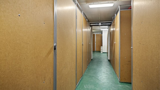 Leiligheten disponerer en bod ved leilighetens inngang og en bod i 1. etasje.