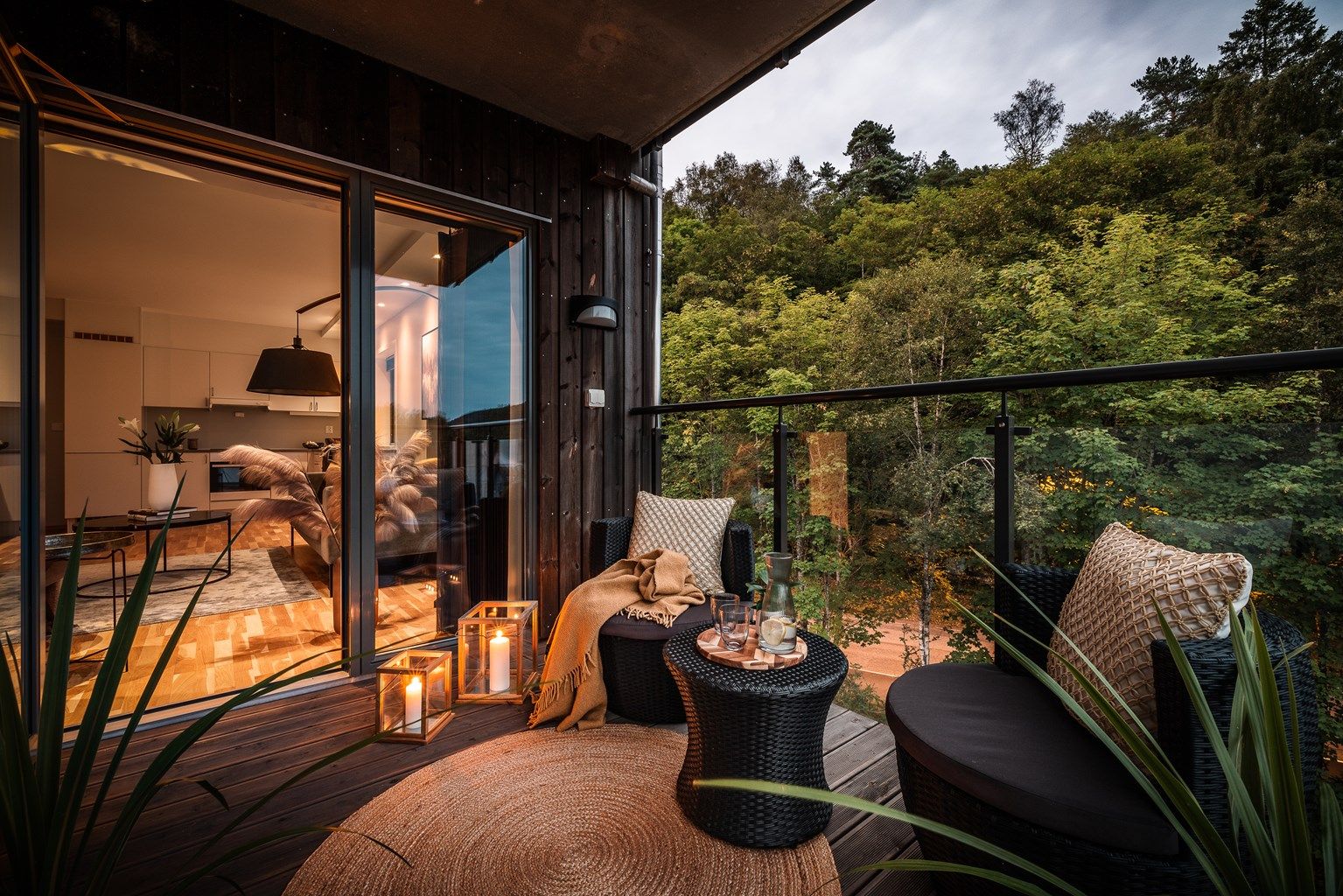 Velkommen til nydelige Vestlundveien 24B! E nydelig 3 roms eierleilighet fra 2018 med fast garasjeplass | Presenteres med glede av Eiendomsmegler Krogsveen v/ Ingvar Nypan