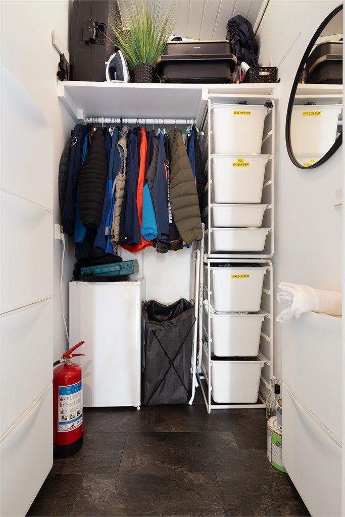 Innvendig bod på 2,2 m² gir praktisk lagringsplass i leiligheten.
