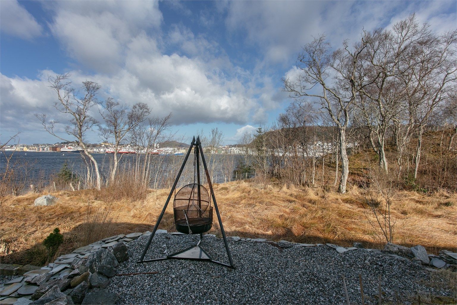 Hage mot nord med utsikt mot bysentrum