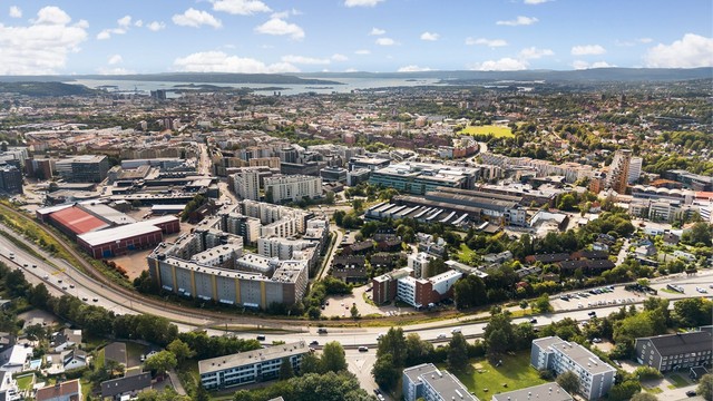 Fra Nydalen er det effektiv forbindelse til Oslo sentrum og resten av byen.