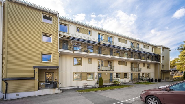 Borettslaget består av 388 andeler fordelt på 15 blokker, med velholdte fellesarealer.