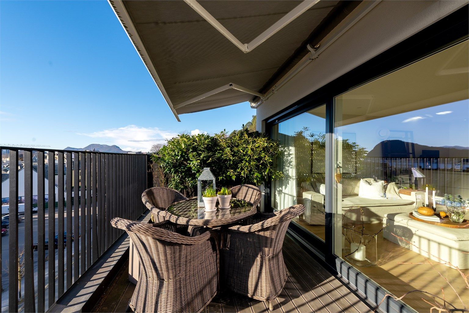 Terrasse med markise