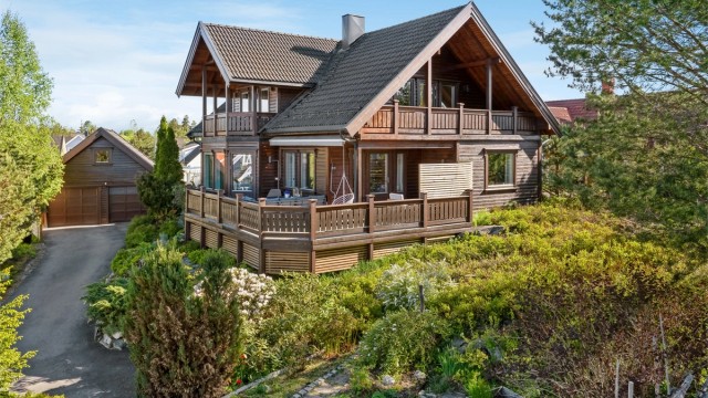 Maiblomvegen 10 - En stor og innholdsrik enebolig i attraktivt boområde på Jesshiem