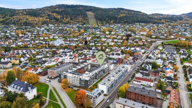 Kort vei til ski- og turmuligheter i Strømsøåsen med lysløyper, og gangavstand til Drafnkollen med lysløype og flott turterreng.