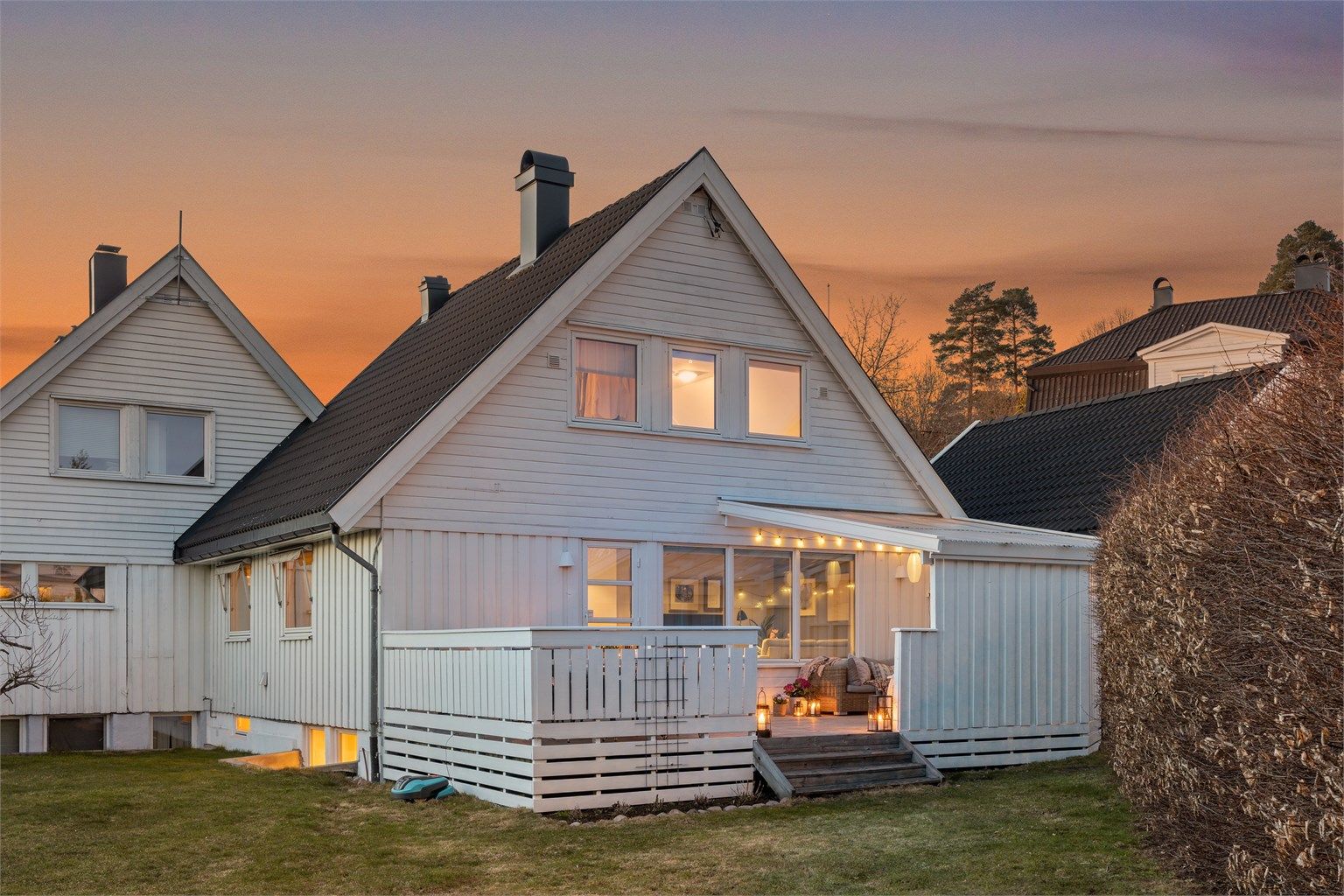 Velkommen til Munkerudveien 30E - Solrik og pen familiebolig med hage og dobbelgarasje