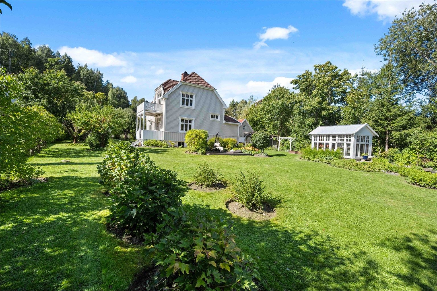 Eiendomsmegler Kristoffer Stormfelt har gleden av å presentere Hofsfossveien 36B!