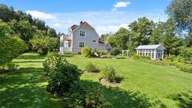 Eiendomsmegler Kristoffer Stormfelt har gleden av å presentere Hofsfossveien 36B!