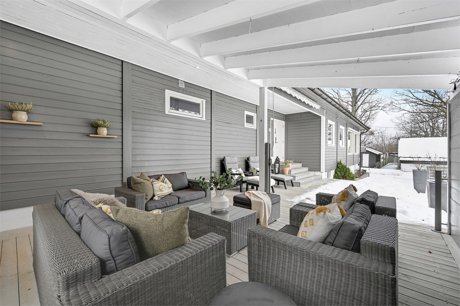 Flotte og usjenerte uteområder både mot øst og mot vest!