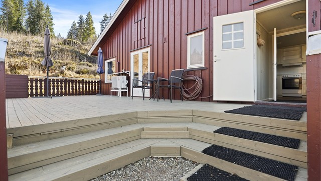 Behagelig uteplass med gode solforhold.