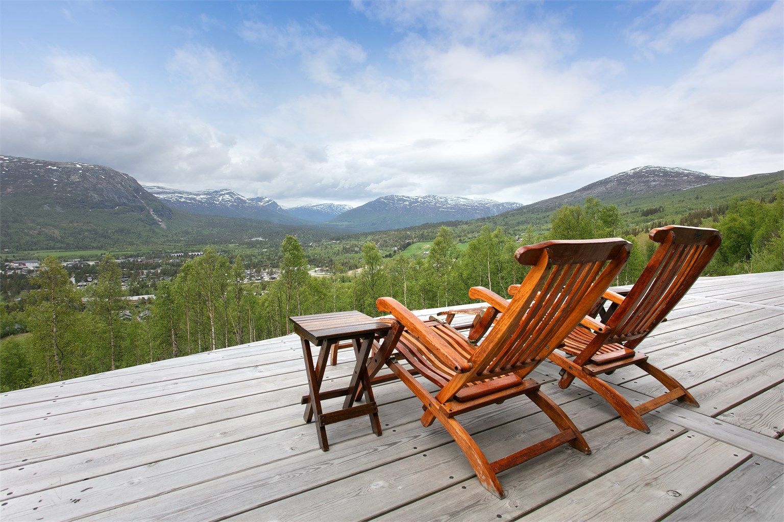 Fra uteplassen er det kort vei til skiløyper og stinett i fjellet.