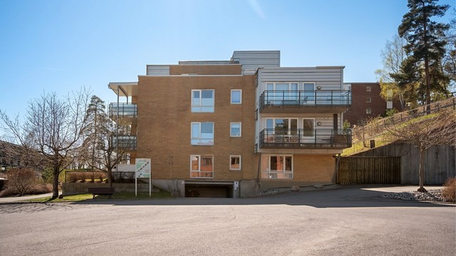 Direkte innkjøring til felles garasjeanlegg fra Silurveien.