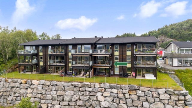 Velkommen til Inste Holen 85, presentert av Eiendomsmegler/Partner Marit Stuen Aursnes