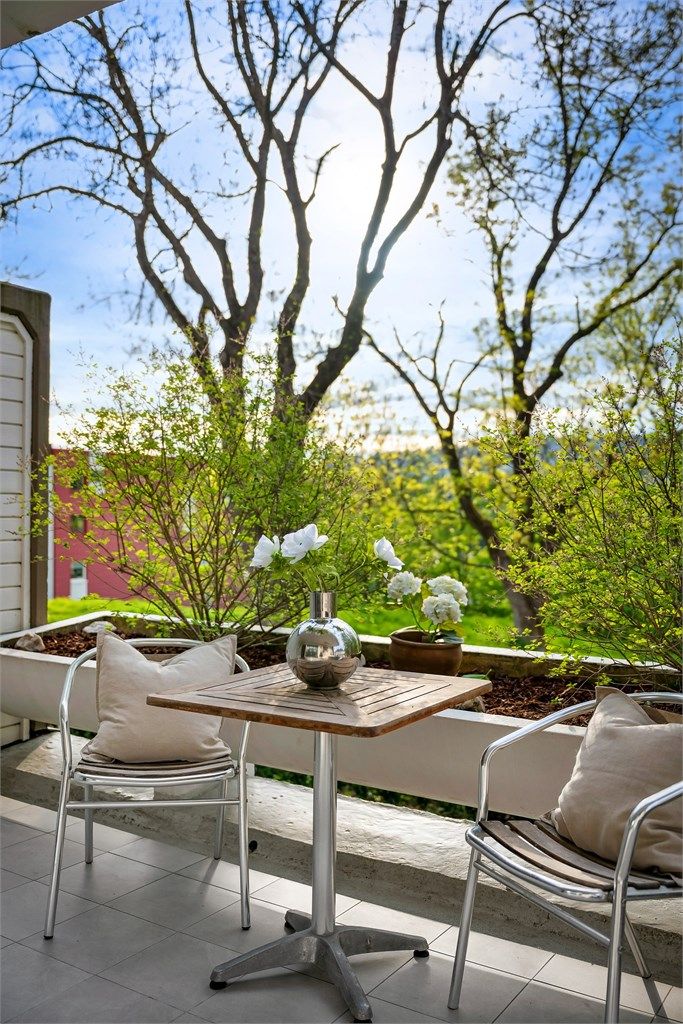 Et av boligens absolutte høydepunkter er en fantastisk terrasse på hele 17 kvm