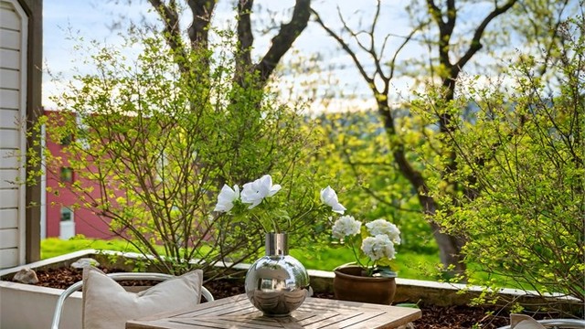 Et av boligens absolutte høydepunkter er en fantastisk terrasse på hele 17 kvm