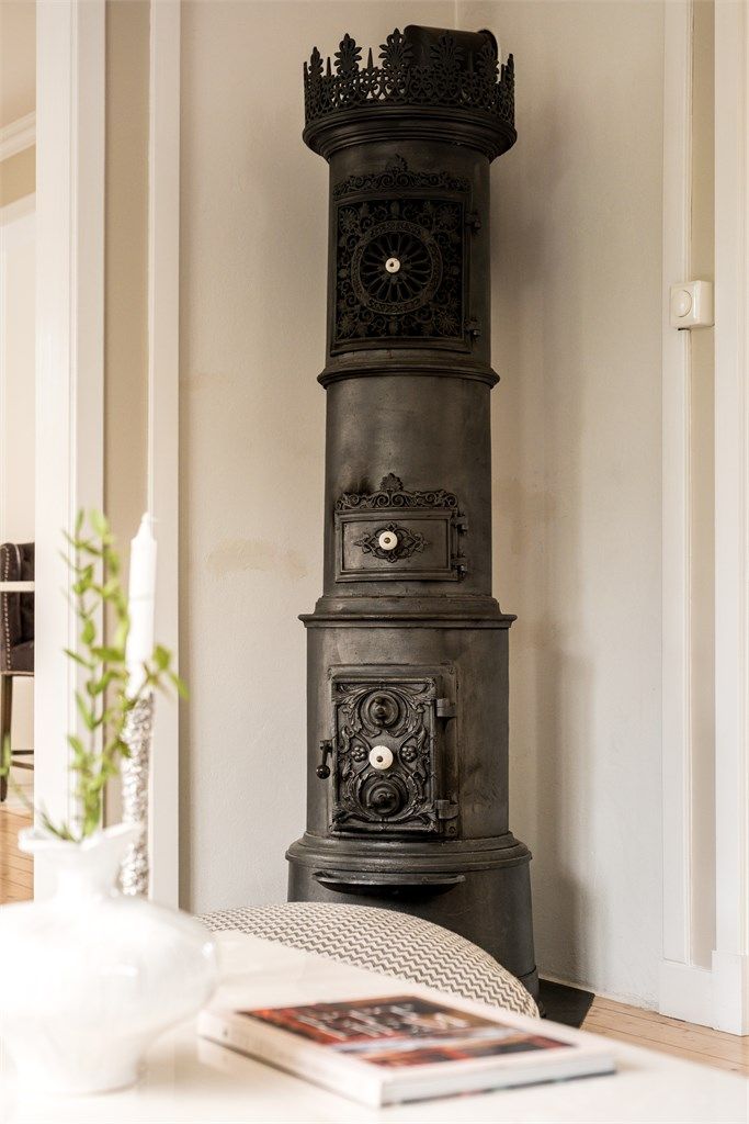 I huset inngår hele fire store og flotte rundovner som alle er restaurert, godkjent og i daglig bruk vinterstid.