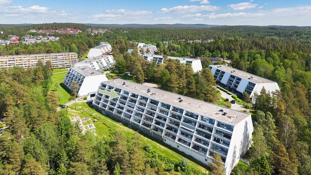 Leiligheten har en attraktiv intern beliggenhet innerst på feltet