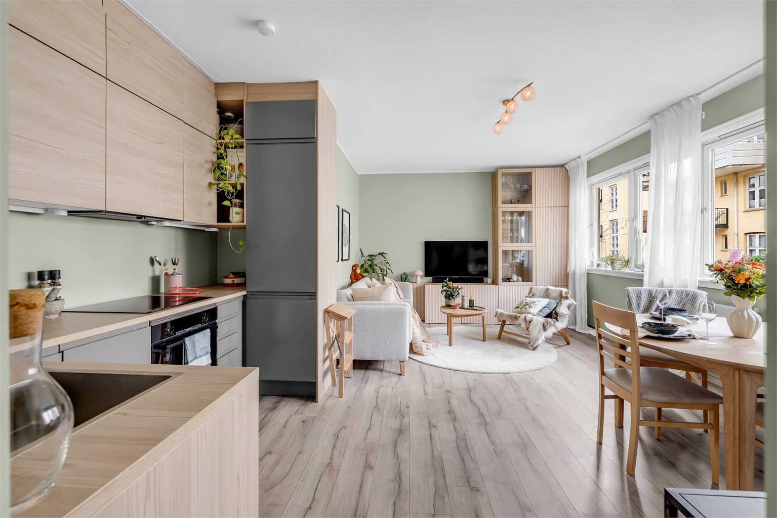  Et sosialt og hyggelig rom med plass til å invitere venner og familie til hyggelige sammenkomster.