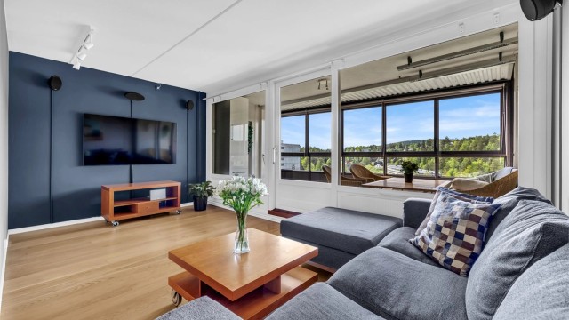 Eiendomsmegler Krogsveen v/Marius Løkken ønsker velkommen til Ammerudhellinga 60