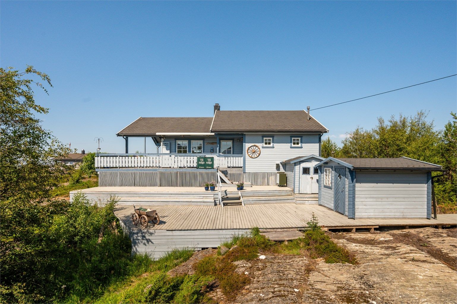 Terrassen er på hele 164 kvm og vil på sommerstid oppleves som en fin forlengelse av stuen. 