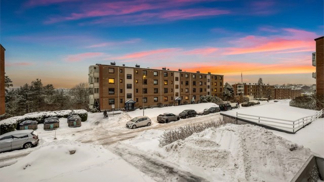 Leiligheten er en del av Skrenten Borettslag, et veldrevet borettslag med 240 boliger.