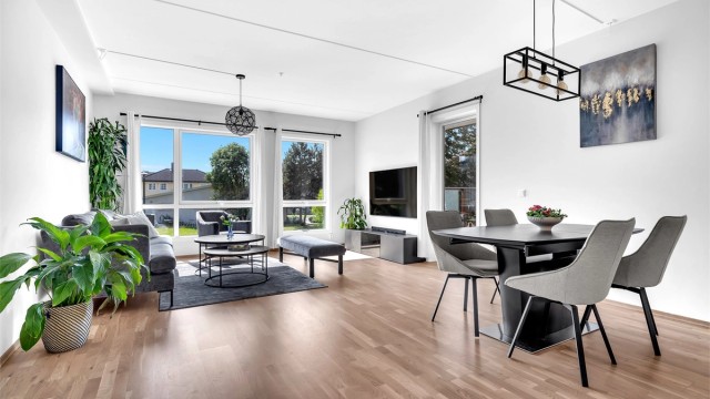 Eiendomsmegler Krogsveen v/ Madeleine Johnsen Thune har gleden av å ønske velkommen til Ragnhilds vei 1C!