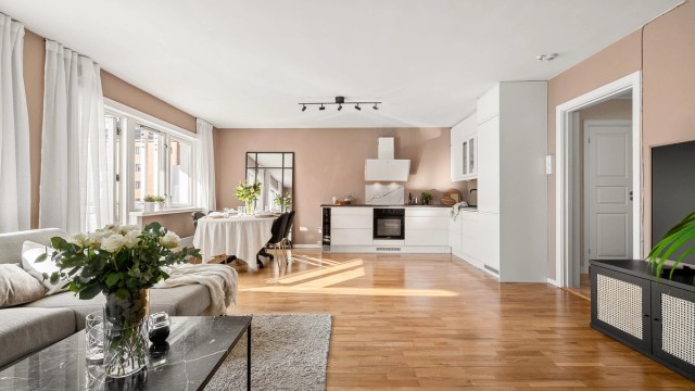 Robin Lauritzen v/ Krogsveen Eiendomsmegling har gleden av å presentere Birch-Reichenwalds gate 26!