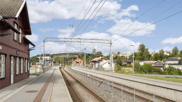 Tomter stasjon ligger kun en 3-minutters biltur unna, med togforbindelse til Oslo.