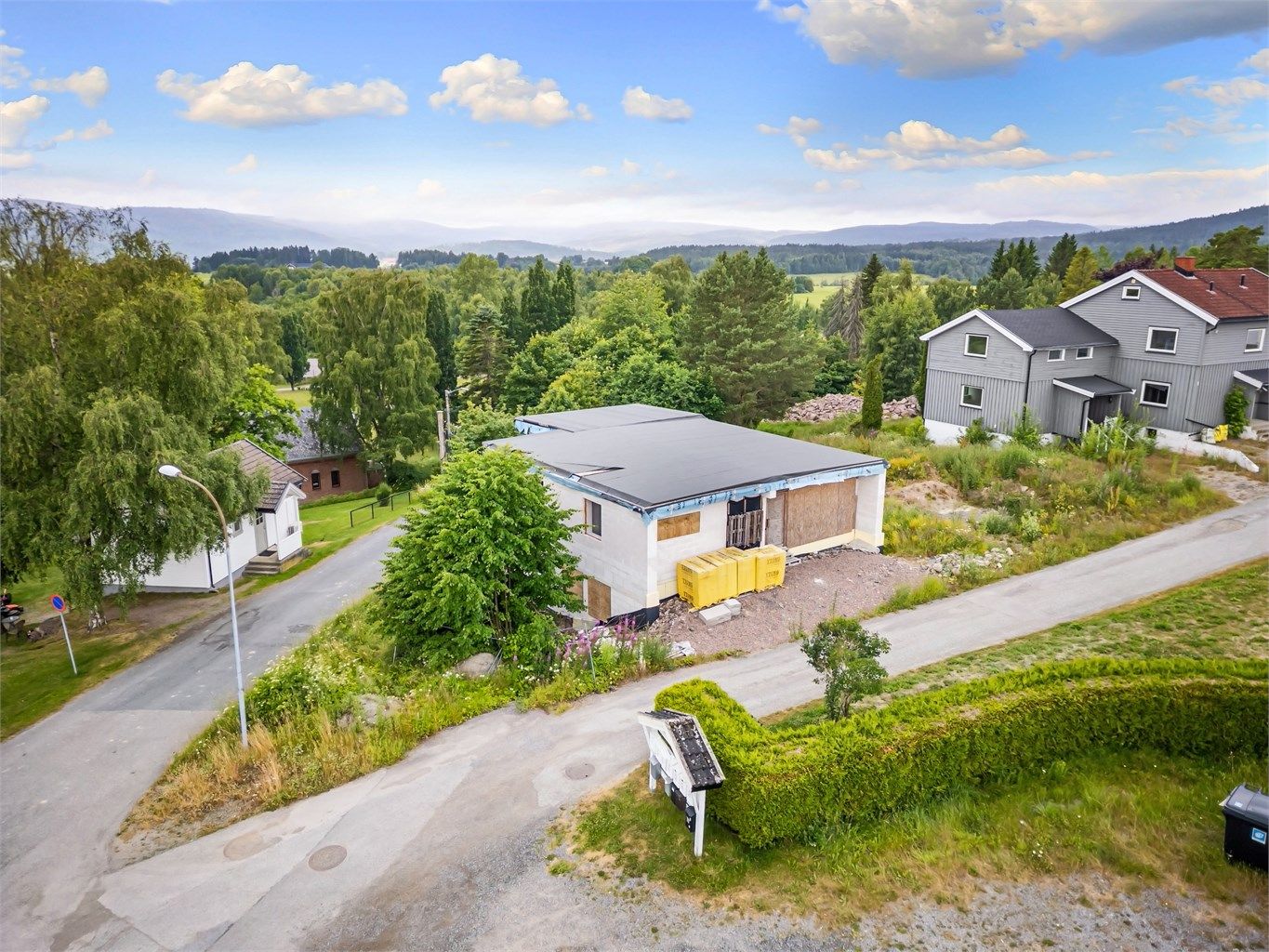 Kort spasertur til Skoger barnehage, som ligger bare noen hundre meter unna.
