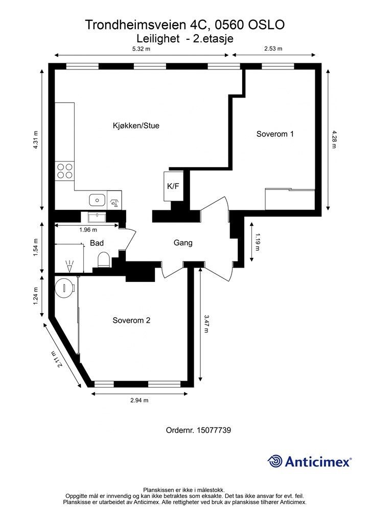 Plantegningen viser en arealeffektiv planløsning med to soverom og åpen stue-kjøkkenløsning.