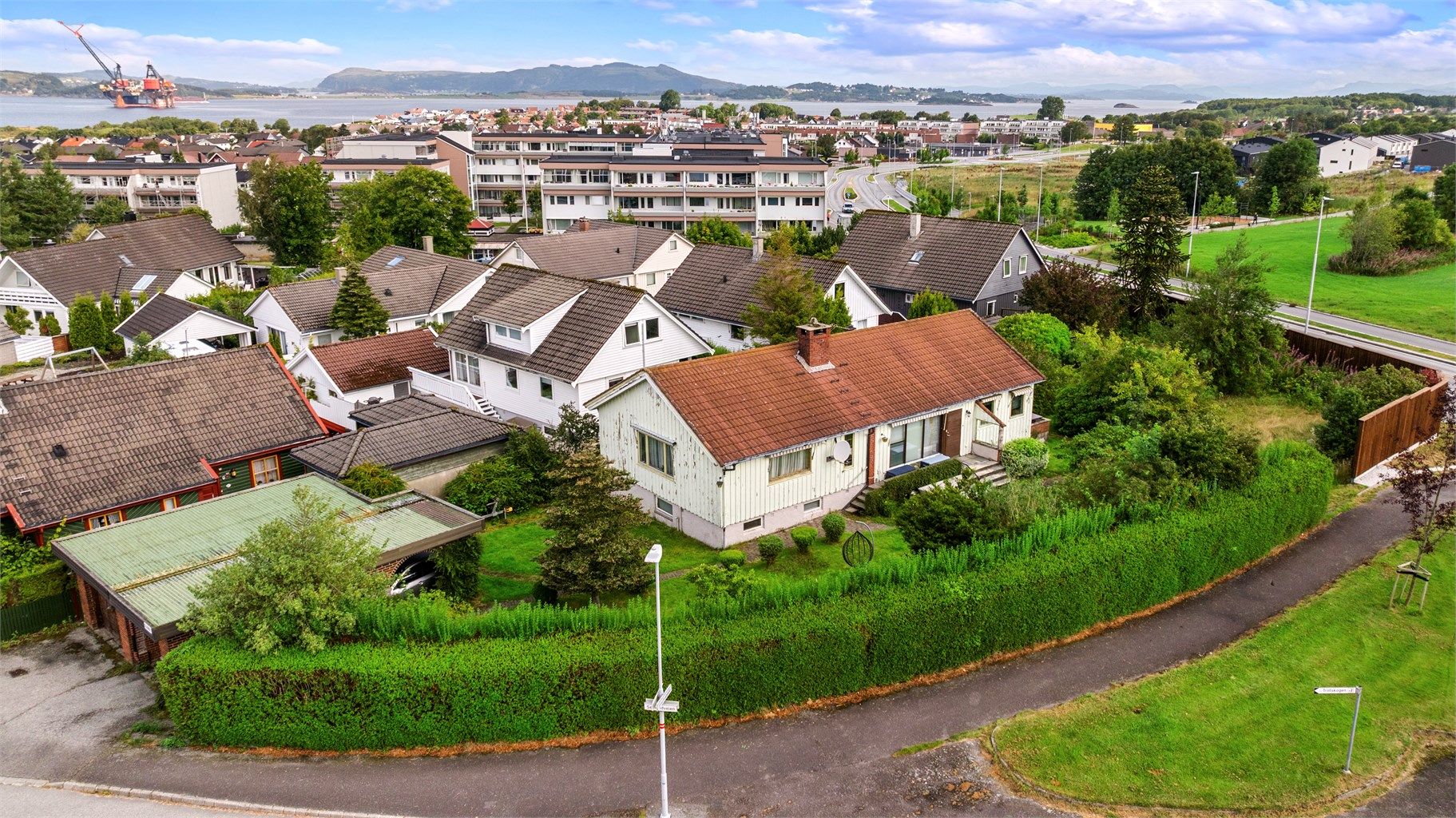 Enten du ønsker å pusse opp for egen bruk, eller se på mulighetene for nybygg, er dette en sjelden anledning på Hundvåg.