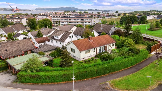 Enten du ønsker å pusse opp for egen bruk, eller se på mulighetene for nybygg, er dette en sjelden anledning på Hundvåg.