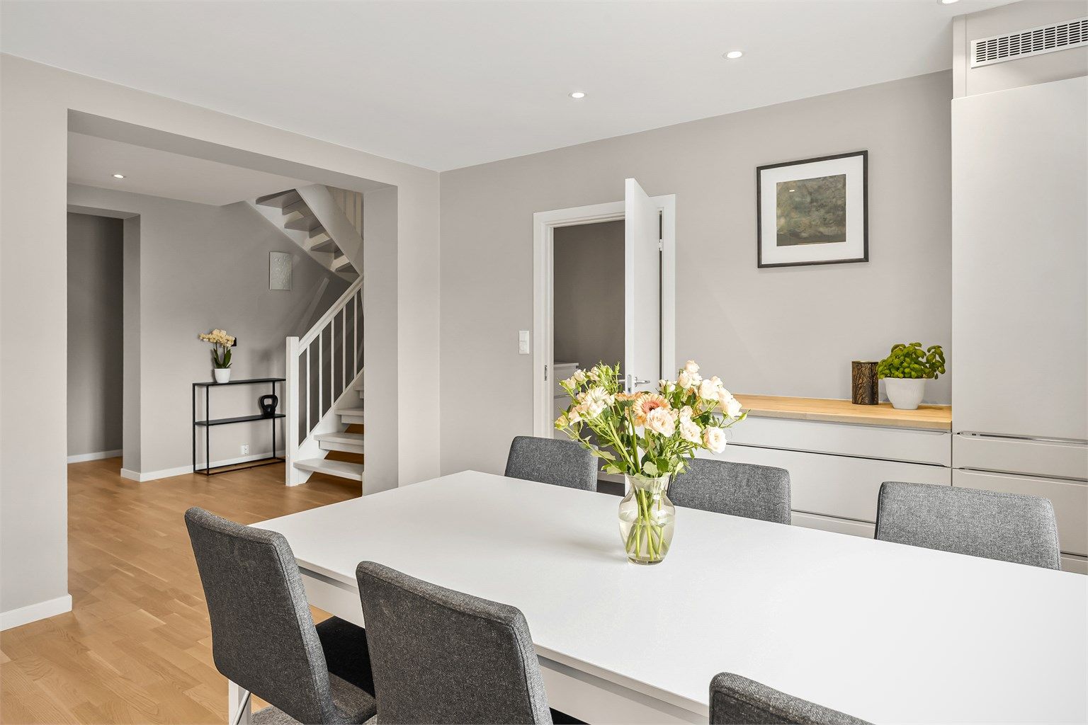 Mulighet for spiseplass ved vindu.