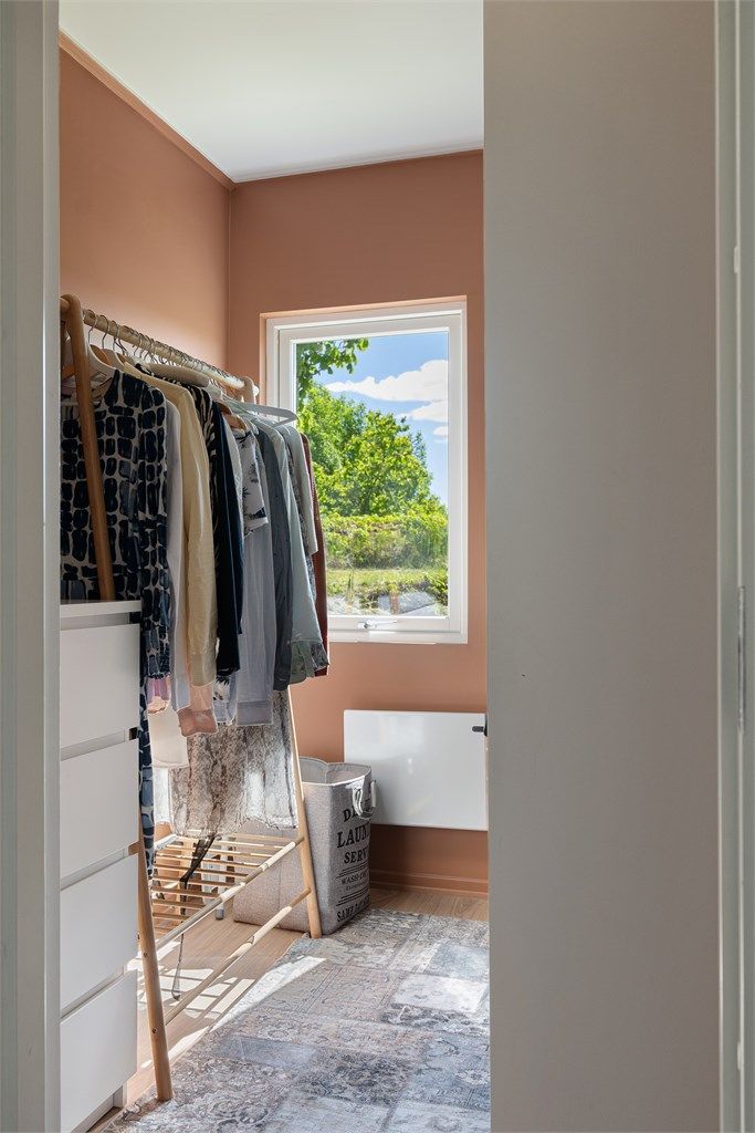 Mellom soverommene finnes et rom benyttet som garderobe-/omkledningsrom.