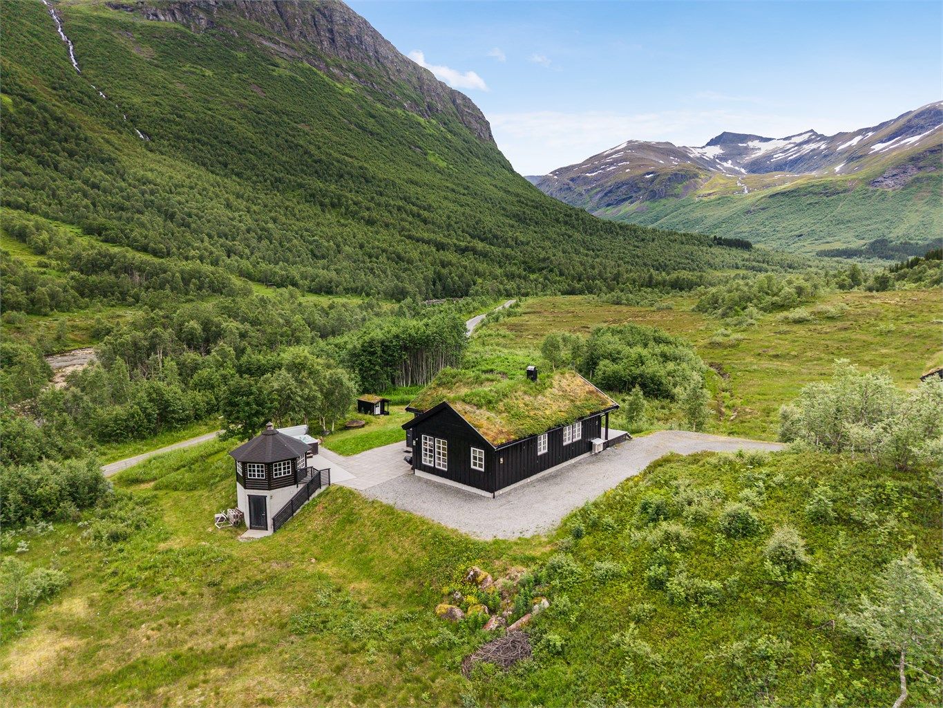 Hytta har i eiers tid blitt beiset både utvendig, og alle rom innvendig