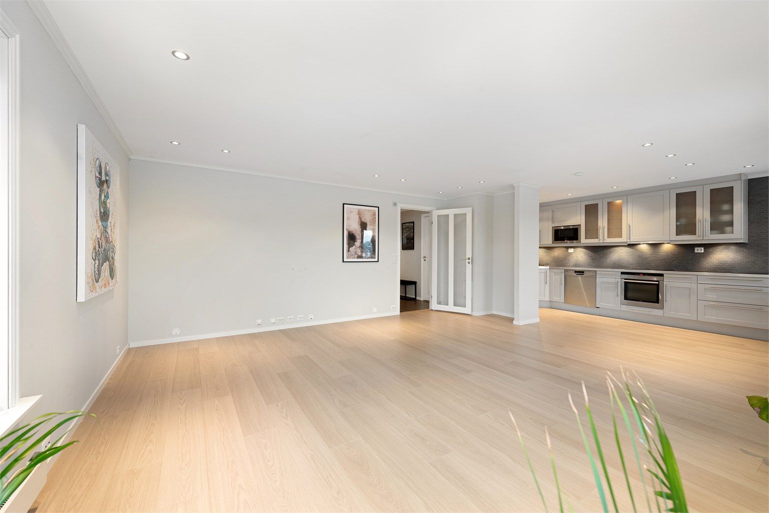 Fra stue mot kjøkken 