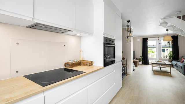 Den åpne løsningen mot stuen gjør kjøkkenet til en sosial del av hjemmet.
