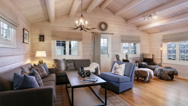 Krogsveen Sunnmøre v/Eiendomsmegler Harald Osdal har gleden av å presentere en flott Thøringhytte med oppstugu beliggende i Lysbakken hyttefelt