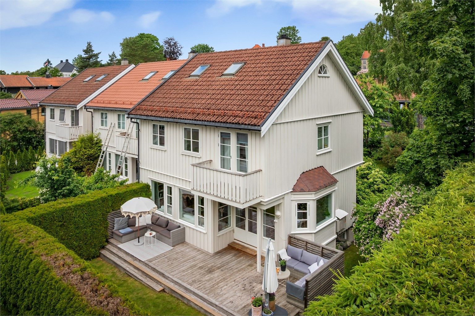 Boligen ligger i et veletablert og attraktivt boligområde på Ullern.