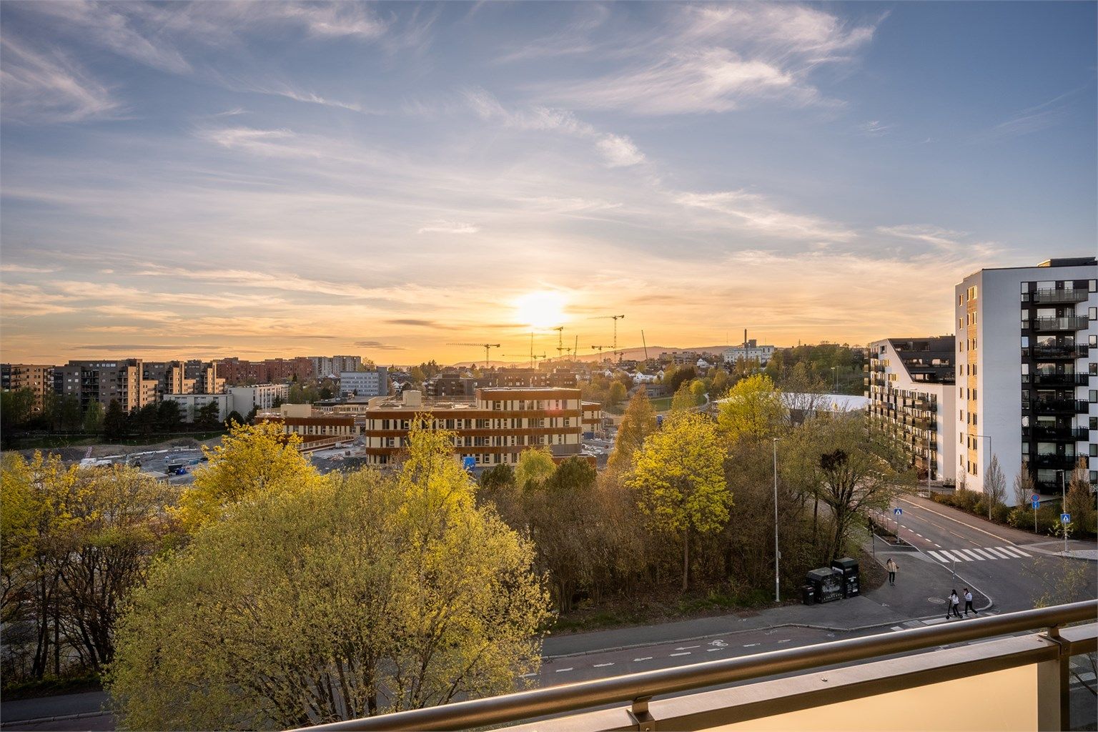 Denne utsikten kan bli din - Dette er boligen for deg som ønsker å bo sentralt til, men samtidig skjermet med grønne omgivelser innen kort gange!