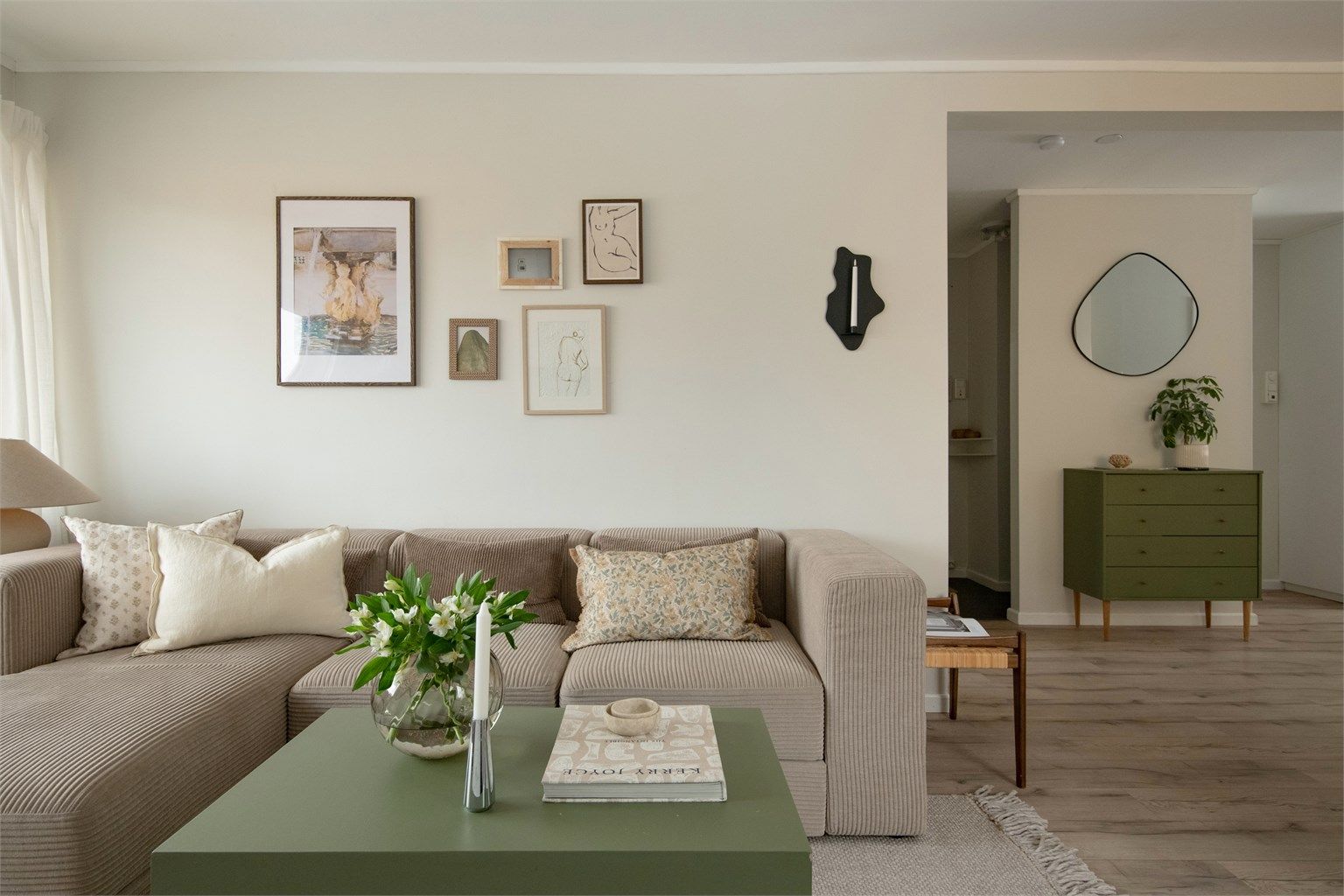 Hjørneleilighet med rikelig med lysinnslipp.