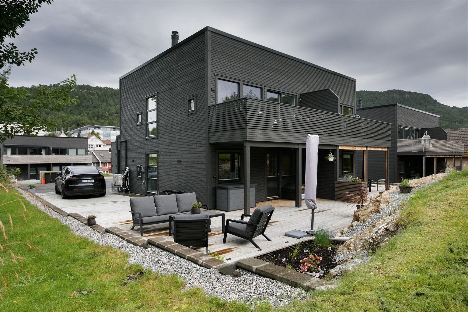 Velkommen til Tunvegen 29B, en nyere moderne halvpart av vertikaldelt tomannsbolig med påkostet standard