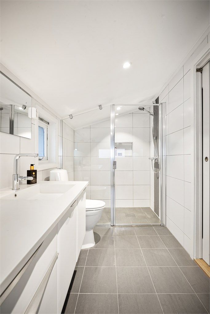 Badet ble oppgradert med membran, overflater, innredning og inventar i 2014