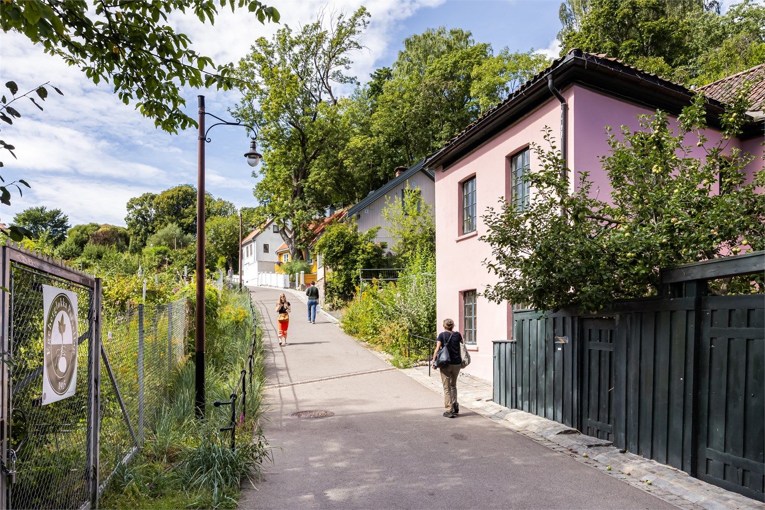 For den som setter pris på grønne omgivelser og en aktiv livsstil, har området svært mye å by på.