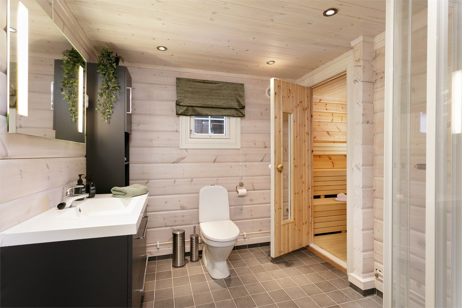 Bad nr. 1 har dør til badstu