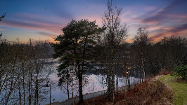 - Beliggende i fremste rad i borettslaget med nydelig utsikt mot Ortuvannet -